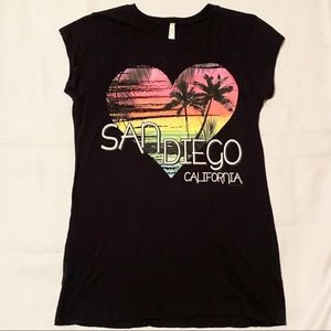 NWOT San Diego California T-Shirt Rainbow Heart